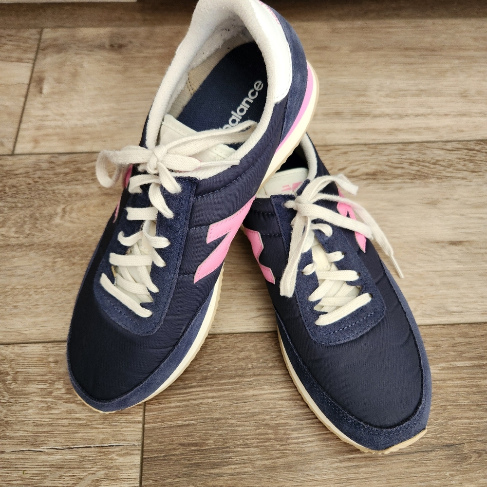 New Balance Women's Dark Blue  Sneakers.
